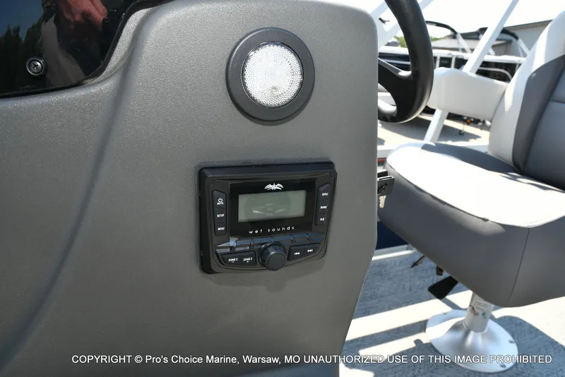 Slide: The Image of Sun Tracker Bass Buggy 18 DLX 2026 - 40