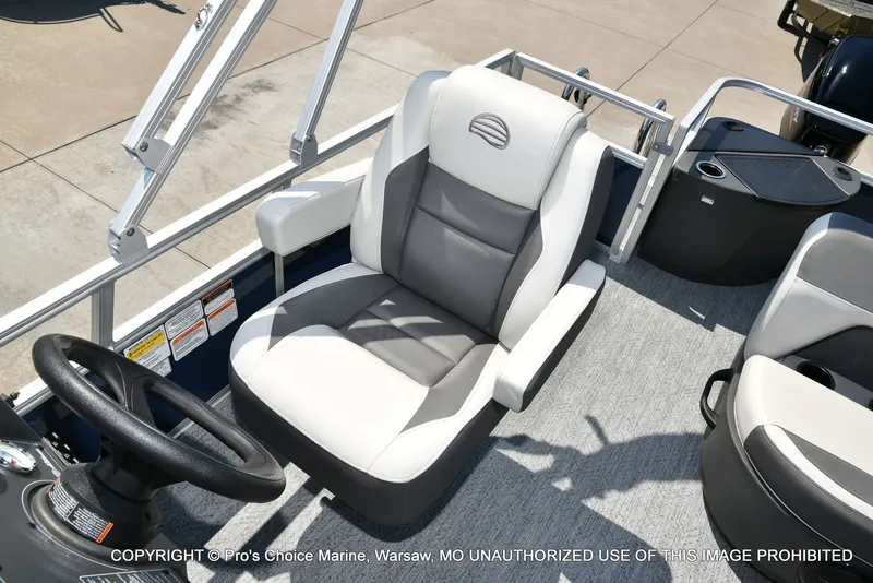 Slide: The Image of Sun Tracker Bass Buggy 18 DLX 2026 - 46