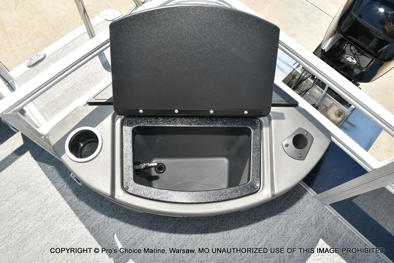 Slide: The Image of Sun Tracker Bass Buggy 18 DLX 2026 - 55