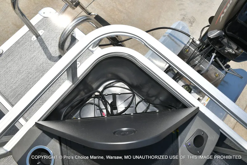 Slide: The Image of Sun Tracker Bass Buggy 18 DLX 2026 - 56