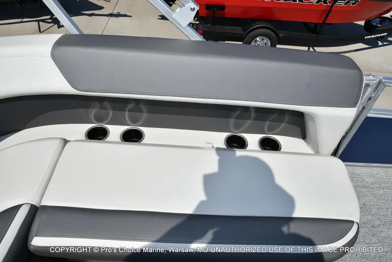 Slide: The Image of Sun Tracker Bass Buggy 18 DLX 2026 - 59