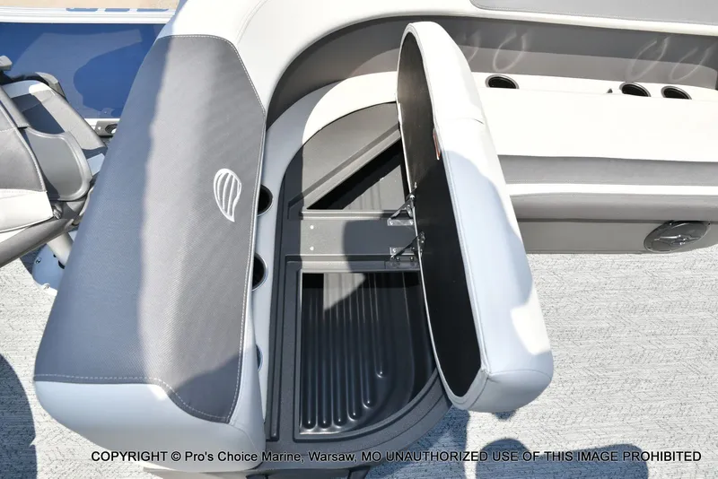 Slide: The Image of Sun Tracker Bass Buggy 18 DLX 2026 - 60