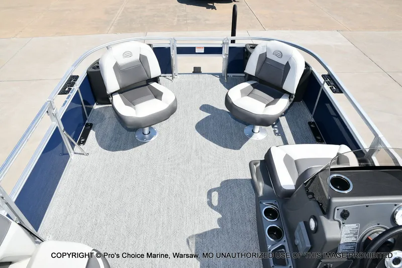 Slide: The Image of Sun Tracker Bass Buggy 18 DLX 2026 - 62