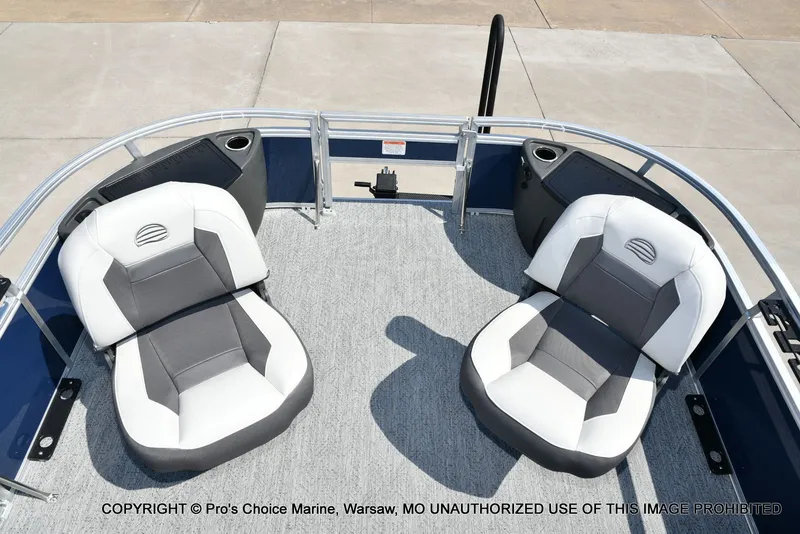 Slide: The Image of Sun Tracker Bass Buggy 18 DLX 2026 - 63