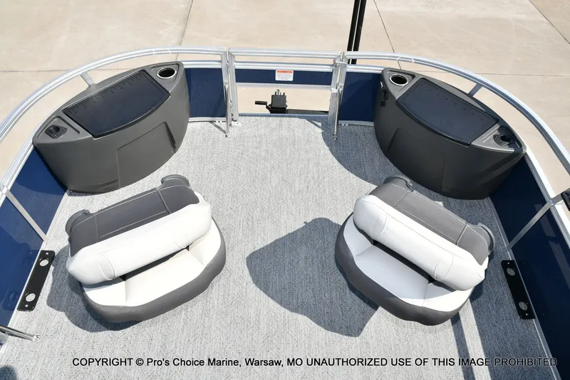 Slide: The Image of Sun Tracker Bass Buggy 18 DLX 2026 - 64