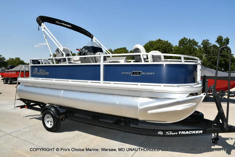 Slide: The Image of Sun Tracker Bass Buggy 18 DLX 2026 - 67