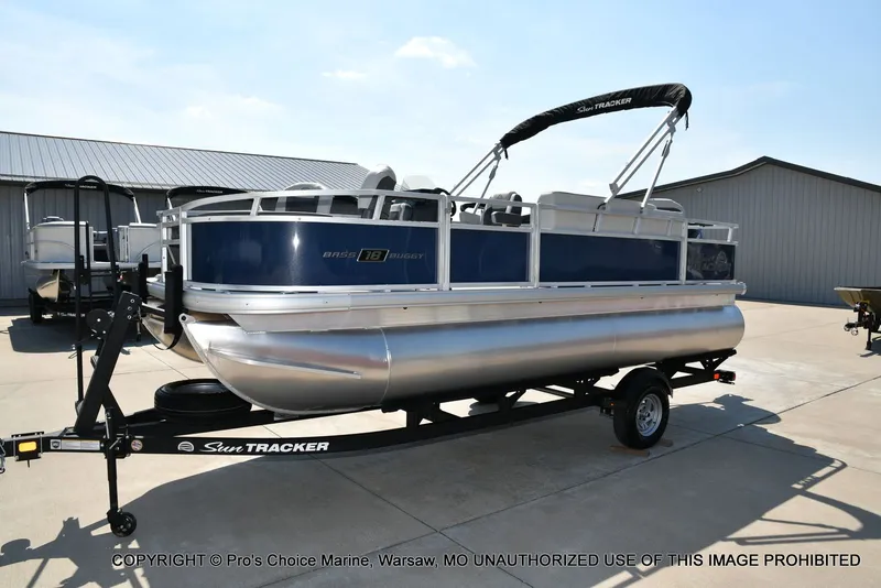 Slide: The Image of Sun Tracker Bass Buggy 18 DLX 2026 - 69