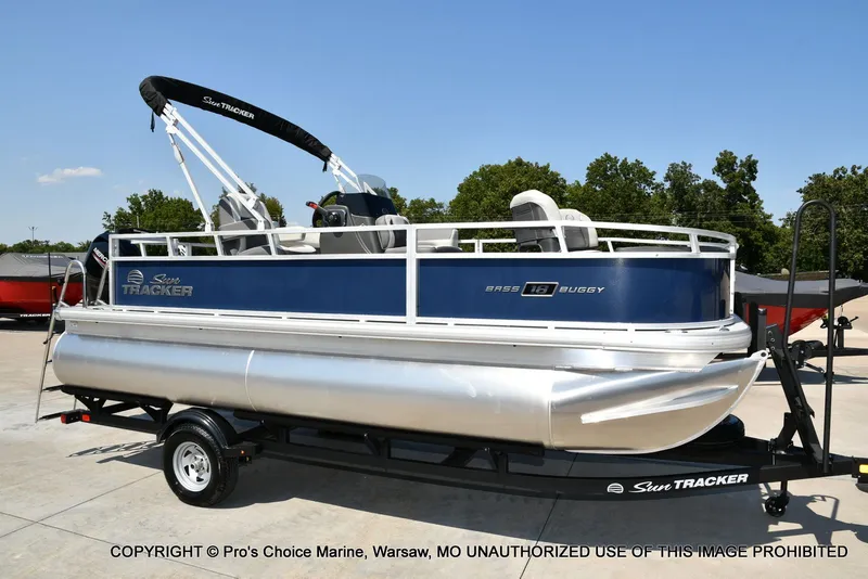 Slide: The Image of Sun Tracker Bass Buggy 18 DLX 2026 - 70