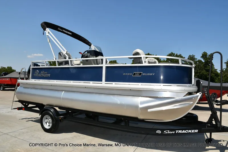 Slide: The Image of Sun Tracker Bass Buggy 18 DLX 2026 - 73