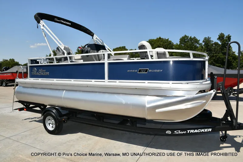 Slide: The Image of Sun Tracker Bass Buggy 18 DLX 2026 - 75