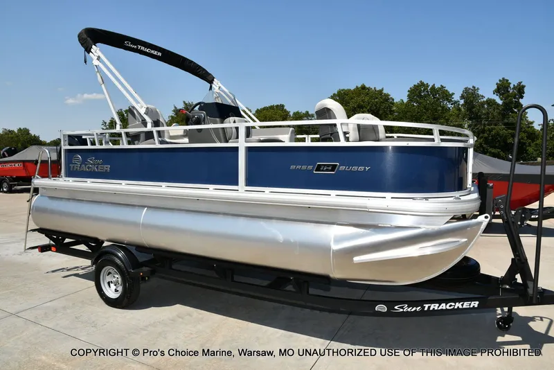 Slide: The Image of Sun Tracker Bass Buggy 18 DLX 2026 - 76