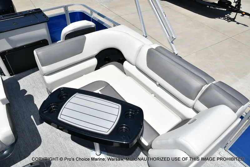 Slide: The Image of Sun Tracker Fishin' Barge 20 DLX 2026 - 11