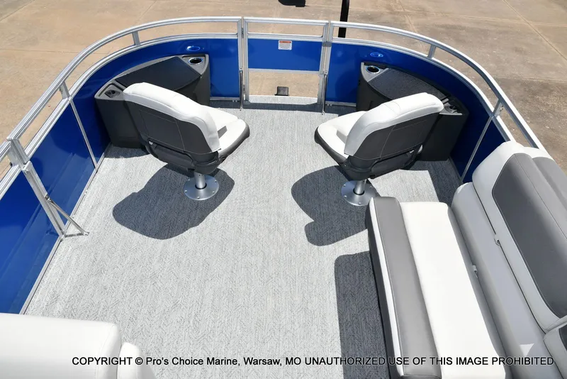 Slide: The Image of Sun Tracker Fishin' Barge 20 DLX 2026 - 12