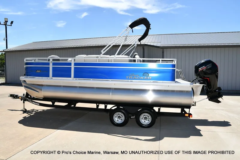 Slide: The Image of Sun Tracker Fishin' Barge 20 DLX 2026 - 19