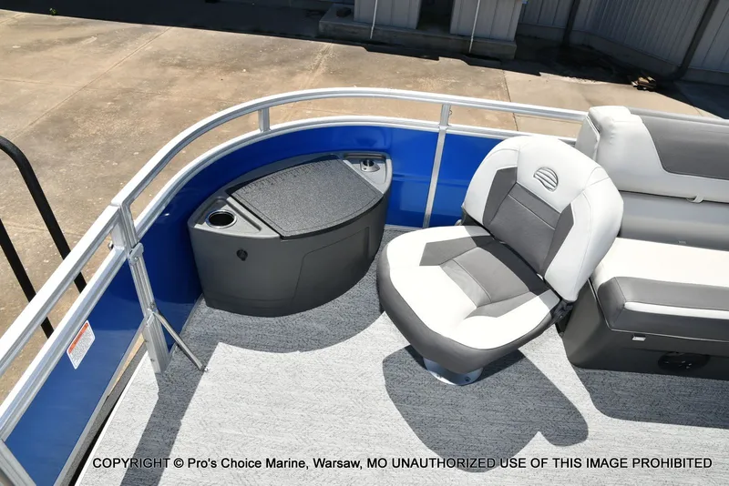 Slide: The Image of Sun Tracker Fishin' Barge 20 DLX 2026 - 24