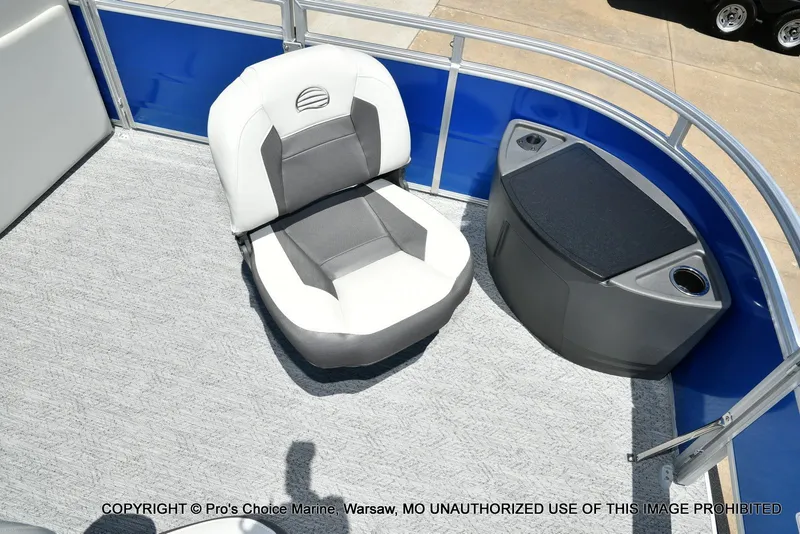 Slide: The Image of Sun Tracker Fishin' Barge 20 DLX 2026 - 28