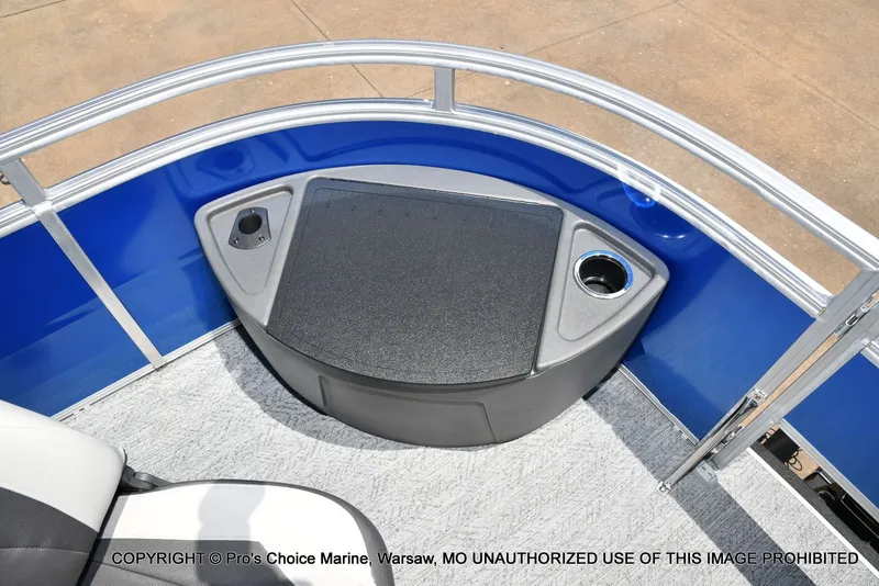 Slide: The Image of Sun Tracker Fishin' Barge 20 DLX 2026 - 30