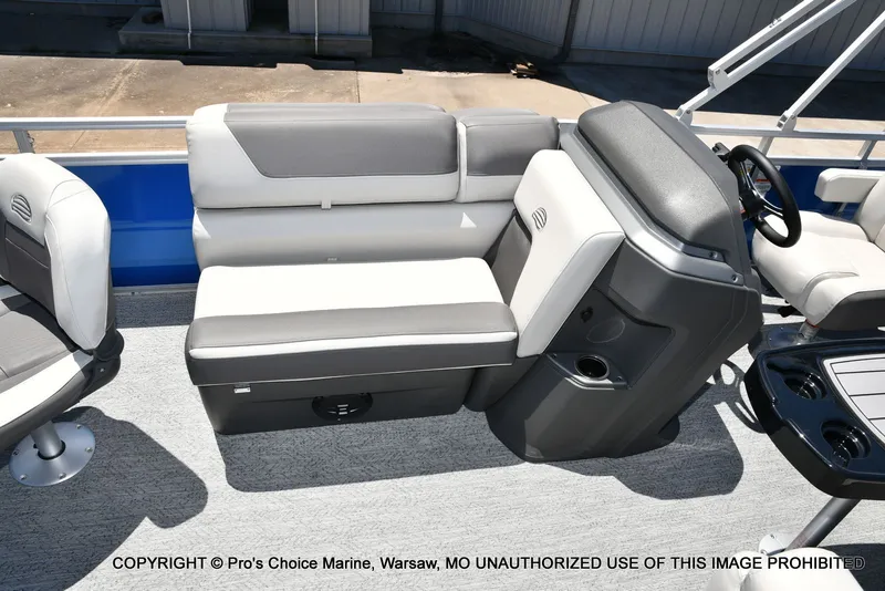 Slide: The Image of Sun Tracker Fishin' Barge 20 DLX 2026 - 35