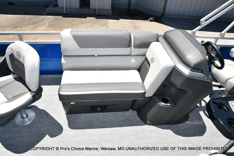 Slide: The Image of Sun Tracker Fishin' Barge 20 DLX 2026 - 36