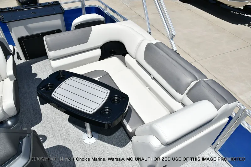 Slide: The Image of Sun Tracker Fishin' Barge 20 DLX 2026 - 42