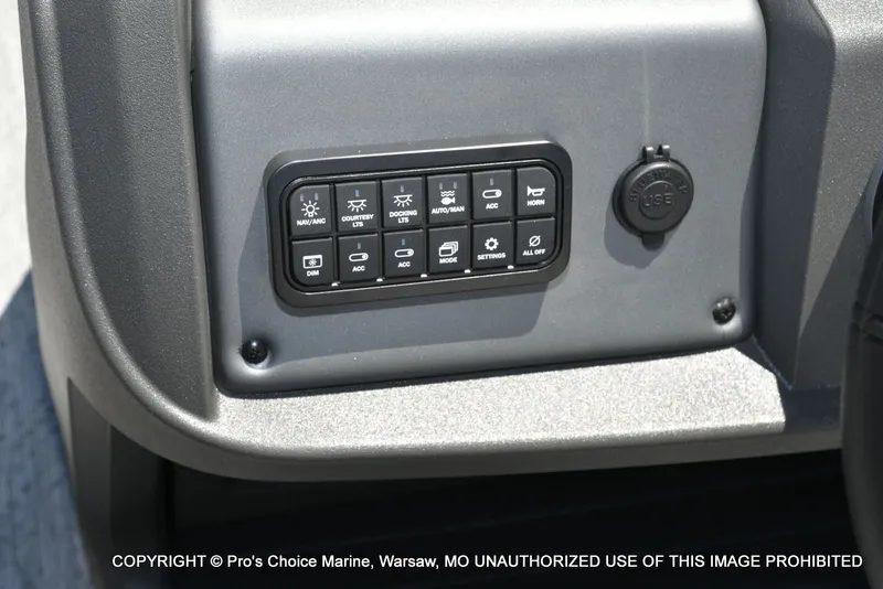 Slide: The Image of Sun Tracker Fishin' Barge 20 DLX 2026 - 51