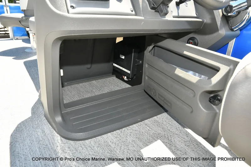 Slide: The Image of Sun Tracker Fishin' Barge 20 DLX 2026 - 52