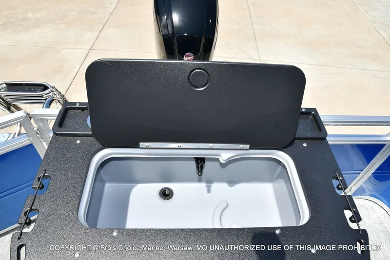 Slide: The Image of Sun Tracker Fishin' Barge 20 DLX 2026 - 55