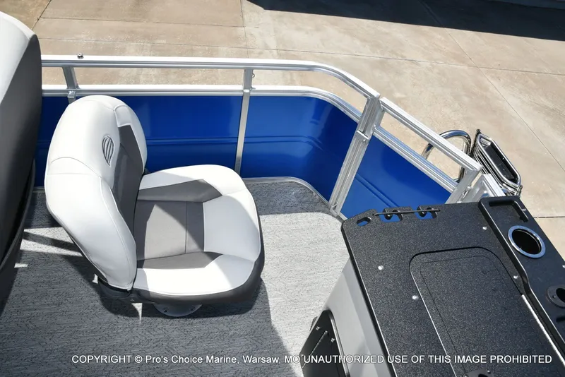 Slide: The Image of Sun Tracker Fishin' Barge 20 DLX 2026 - 58