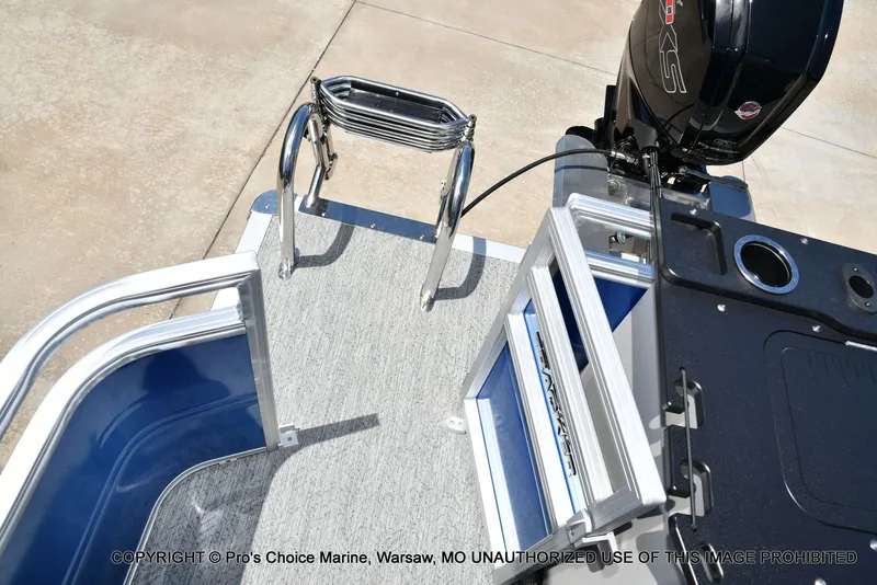 Slide: The Image of Sun Tracker Fishin' Barge 20 DLX 2026 - 62