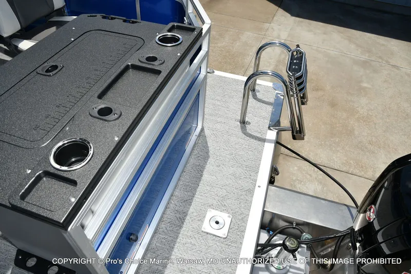 Slide: The Image of Sun Tracker Fishin' Barge 20 DLX 2026 - 68