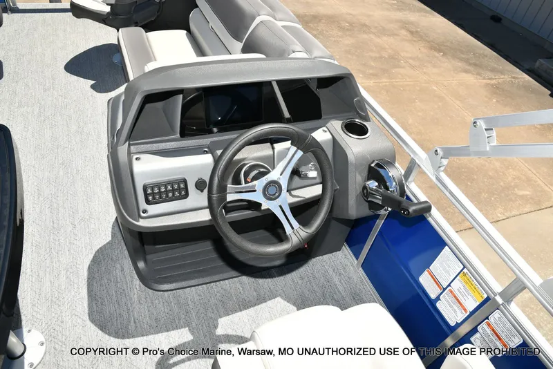 Slide: The Image of Sun Tracker Fishin' Barge 20 DLX 2026 - 8