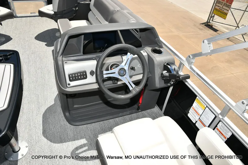 Slide: The Image of Sun Tracker Fishin' Barge 20 DLX 2026 - 10