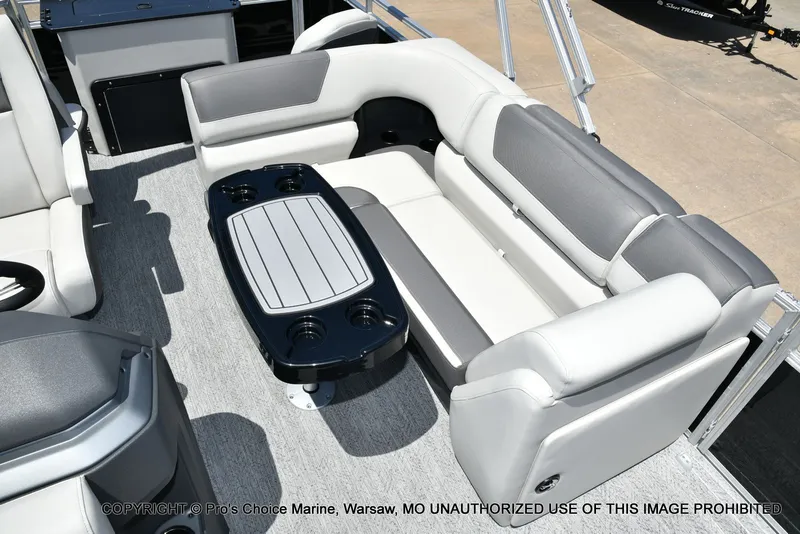 Slide: The Image of Sun Tracker Fishin' Barge 20 DLX 2026 - 11