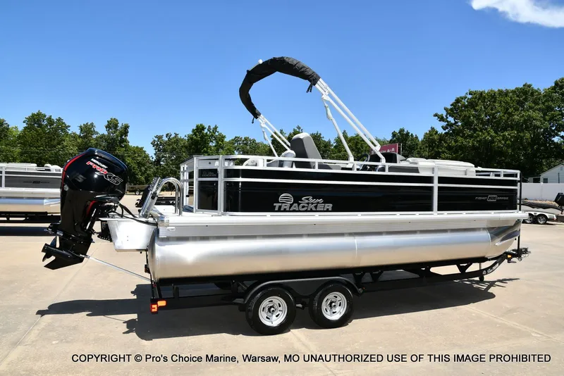 Slide: The Image of Sun Tracker Fishin' Barge 20 DLX 2026 - 17