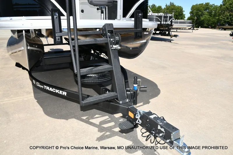 Slide: The Image of Sun Tracker Fishin' Barge 20 DLX 2026 - 23