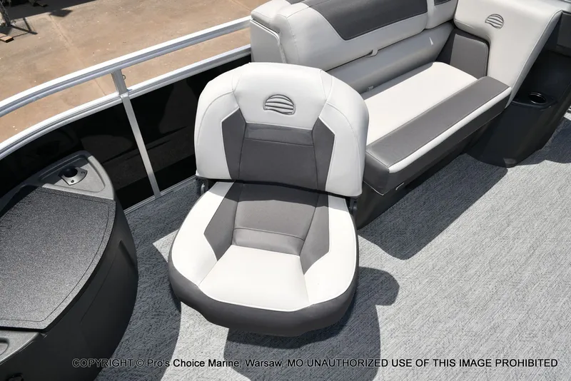 Slide: The Image of Sun Tracker Fishin' Barge 20 DLX 2026 - 26