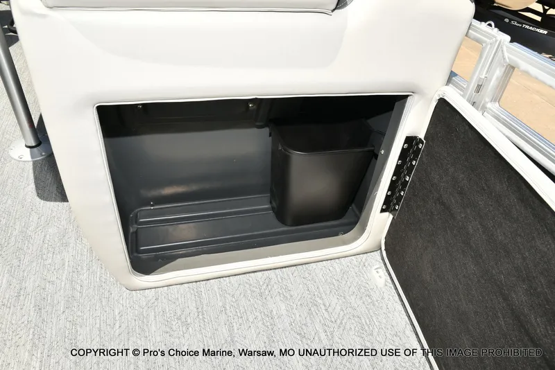 Slide: The Image of Sun Tracker Fishin' Barge 20 DLX 2026 - 35