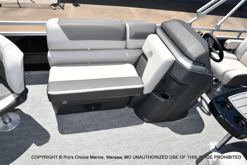 Slide: The Image of Sun Tracker Fishin' Barge 20 DLX 2026 - 36