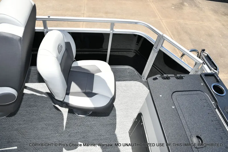 Slide: The Image of Sun Tracker Fishin' Barge 20 DLX 2026 - 54