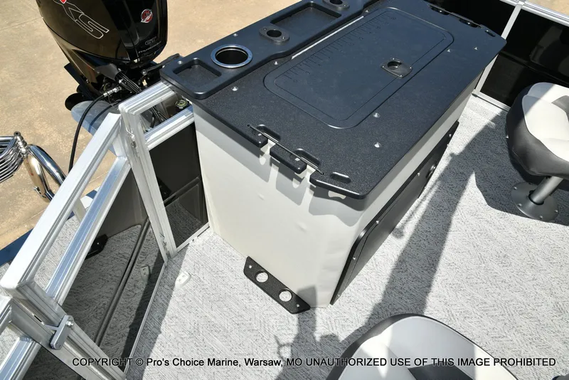 Slide: The Image of Sun Tracker Fishin' Barge 20 DLX 2026 - 56