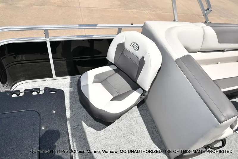 Slide: The Image of Sun Tracker Fishin' Barge 20 DLX 2026 - 60