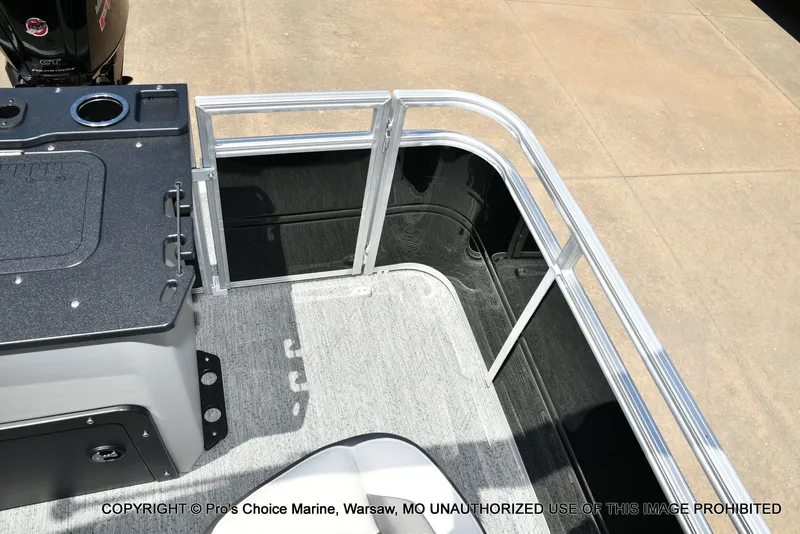 Slide: The Image of Sun Tracker Fishin' Barge 20 DLX 2026 - 61