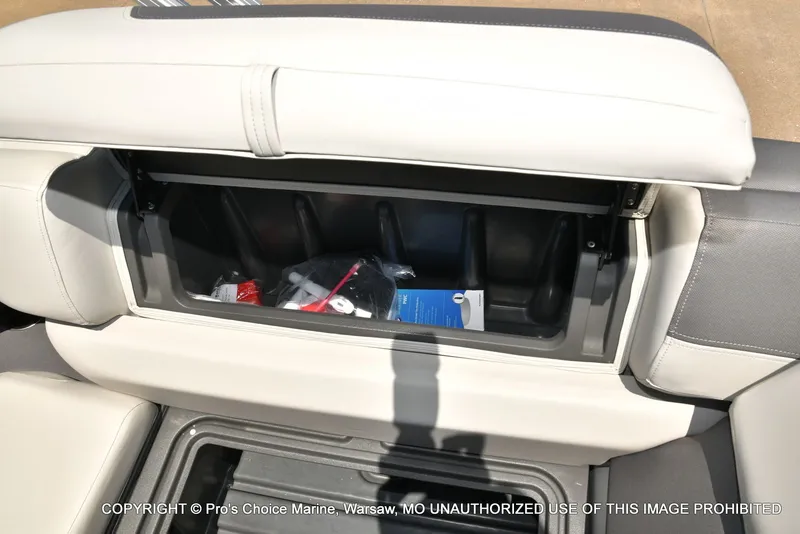 Slide: The Image of Sun Tracker Fishin' Barge 20 DLX 2026 - 68