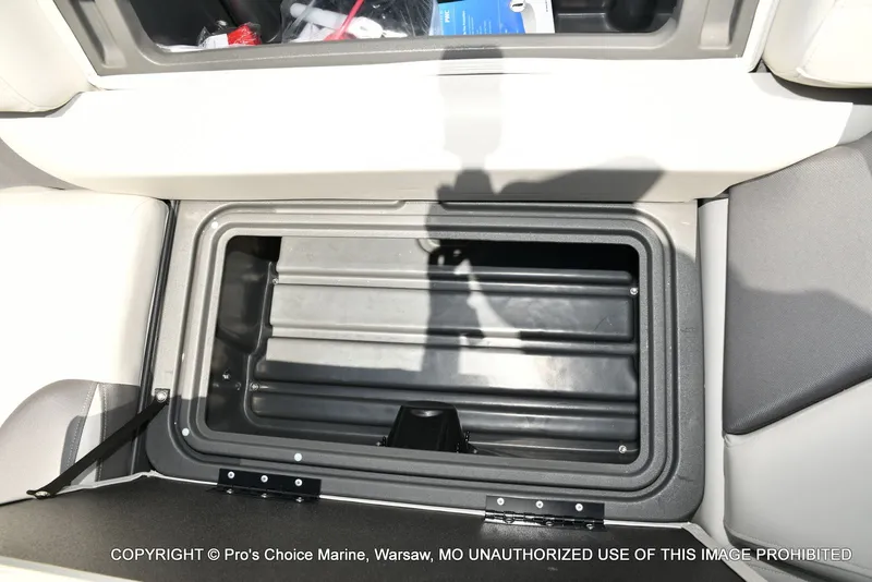 Slide: The Image of Sun Tracker Fishin' Barge 20 DLX 2026 - 69