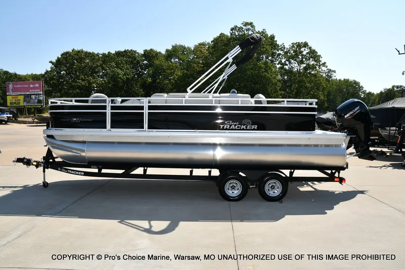 Slide: The Image of Sun Tracker FISHIN' BARGE 22 DLX w/150HP Mercury 4 Stroke 2026 - 18