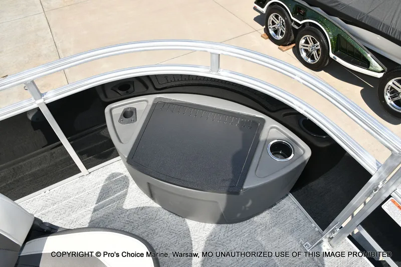 Slide: The Image of Sun Tracker FISHIN' BARGE 22 DLX w/150HP Mercury 4 Stroke 2026 - 30