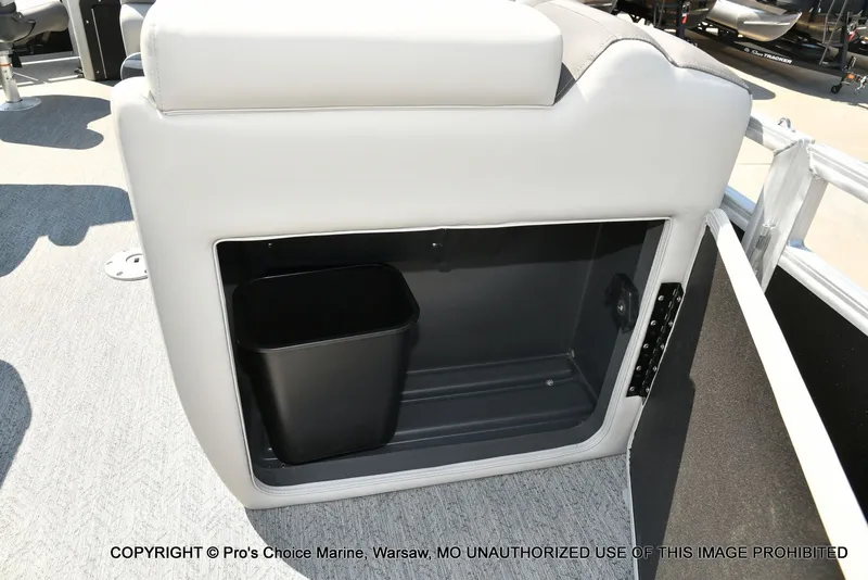 Slide: The Image of Sun Tracker FISHIN' BARGE 22 DLX w/150HP Mercury 4 Stroke 2026 - 34