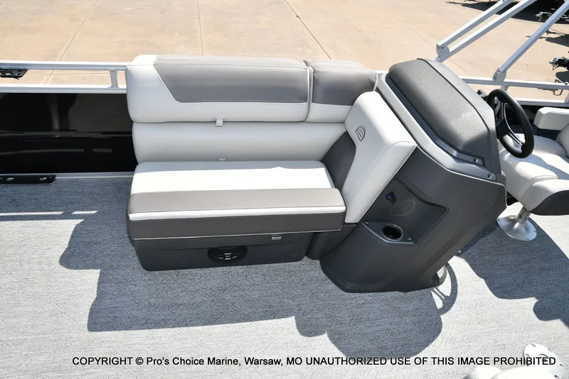 Slide: The Image of Sun Tracker FISHIN' BARGE 22 DLX w/150HP Mercury 4 Stroke 2026 - 35