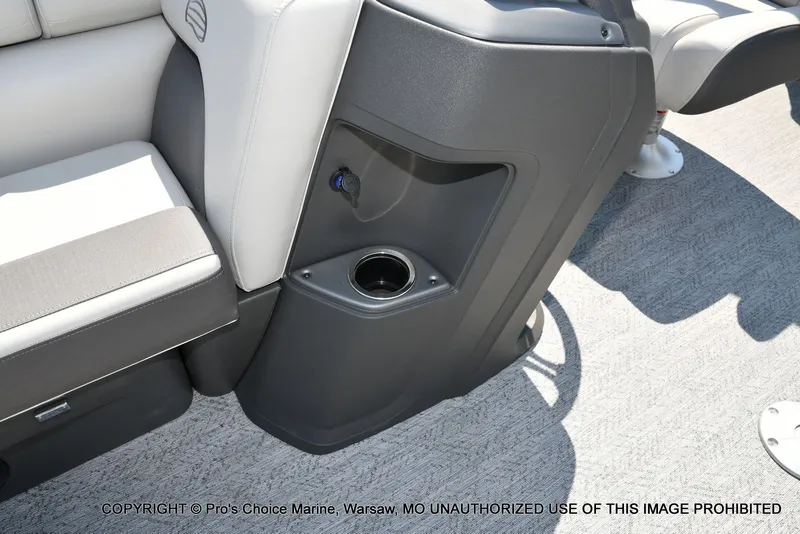 Slide: The Image of Sun Tracker FISHIN' BARGE 22 DLX w/150HP Mercury 4 Stroke 2026 - 36