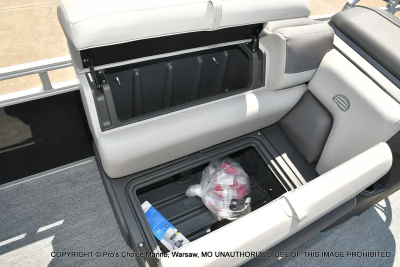 Slide: The Image of Sun Tracker FISHIN' BARGE 22 DLX w/150HP Mercury 4 Stroke 2026 - 38